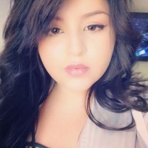 Meet your Posher, Carolina